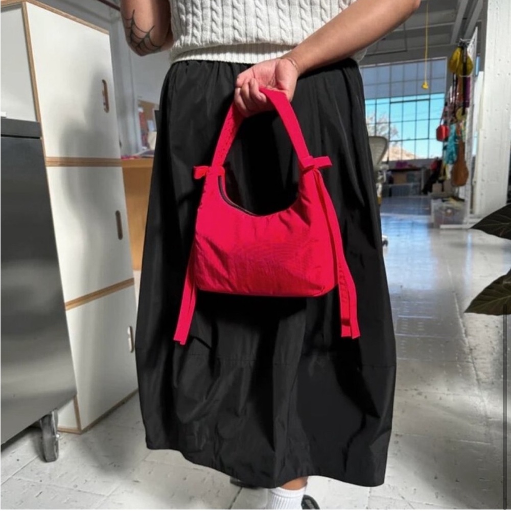 BAGGU X Sandy Liang Bow Bag Candy Apple Red - Picture 3 of 9